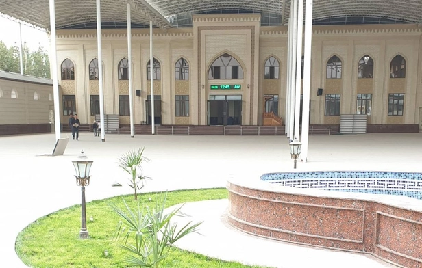 Shoh Muqaddam Jame Masjid