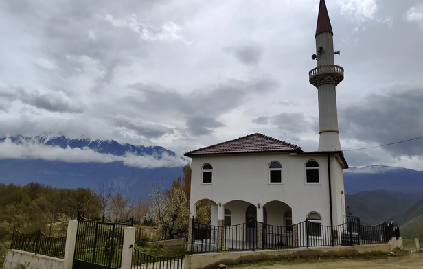 Qinamak Mosque