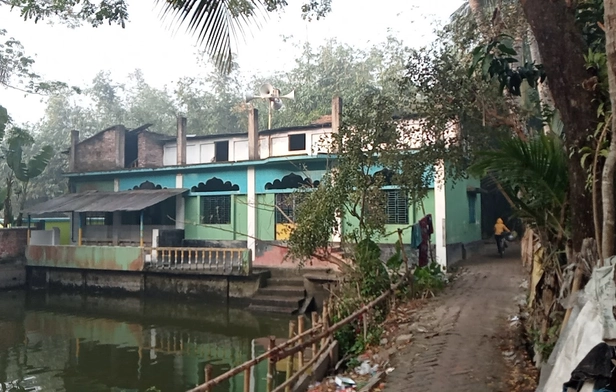 Alipur Khayeria Zame Masjid