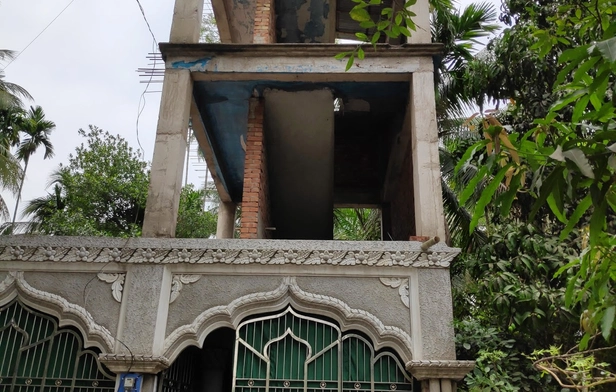 Nowapara madrasa Masjid